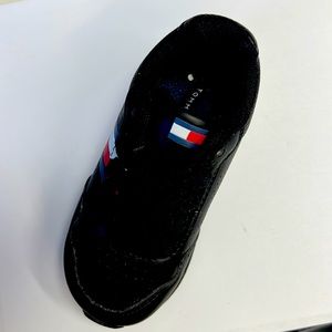 Boys Hilfiger sneakers!